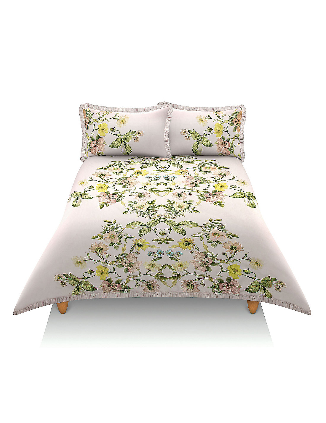 What types of bedding sets are sold at Linens N Things?
