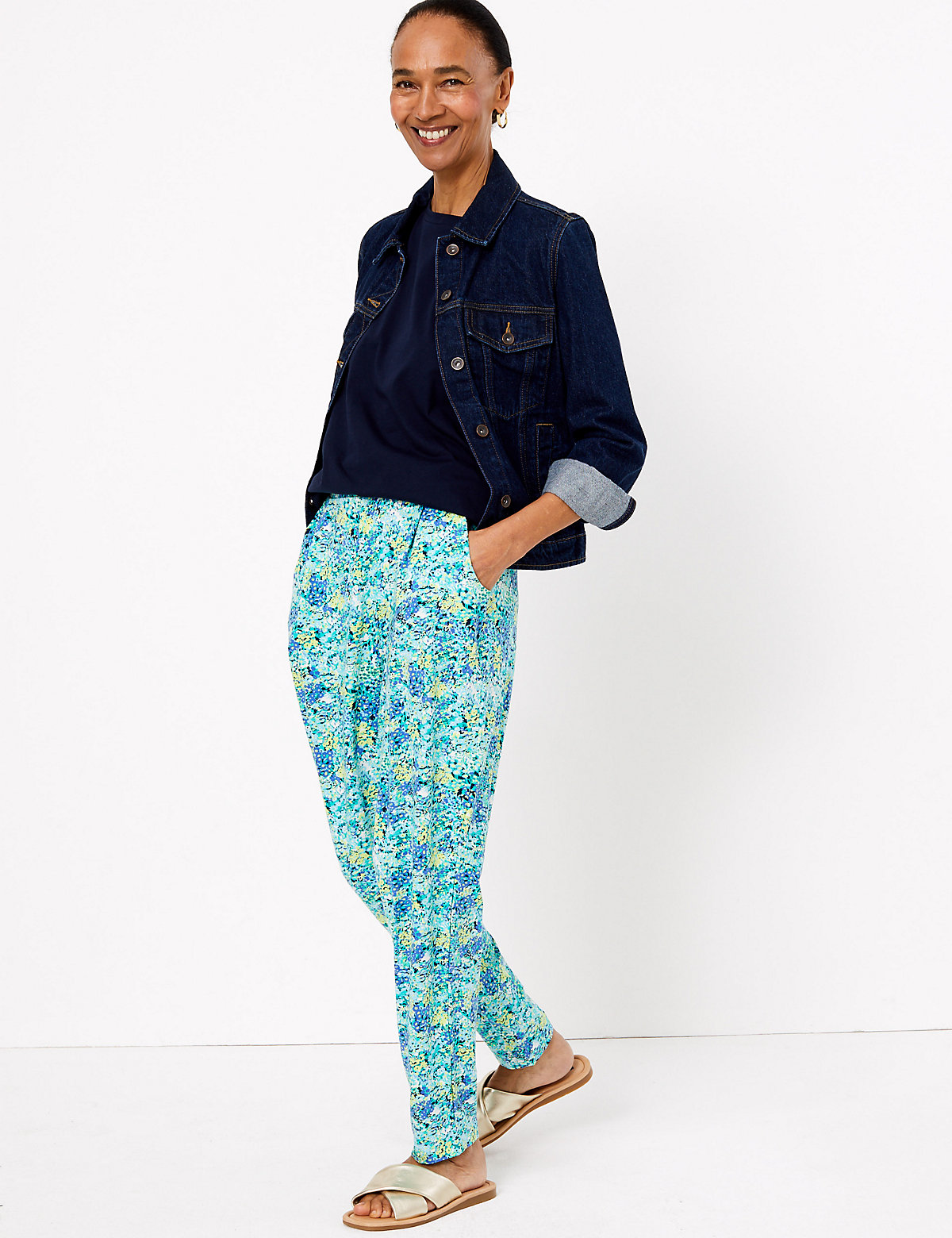 Женские брюки Marks & Spencer Трикотажные укороченные брюки StayNew™ с цветочным принтом, Marks&Spencer