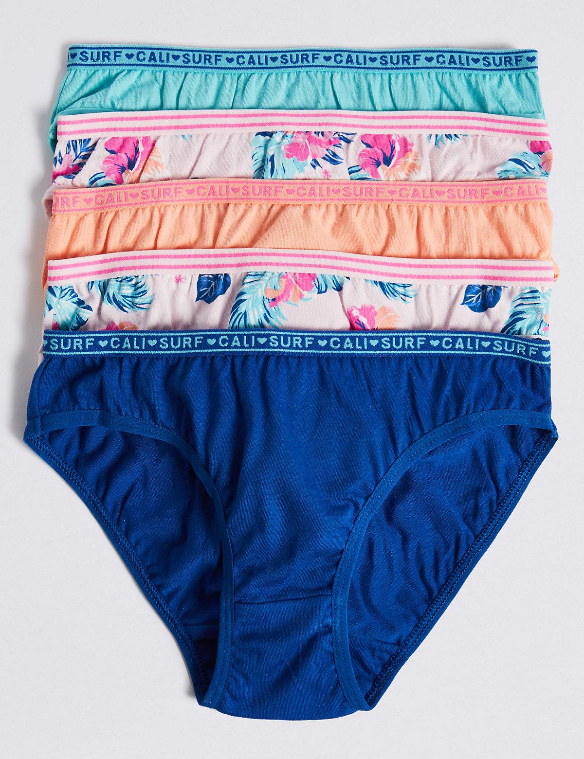 Трусы-бикини с тропическим принтом и надписями на резинке для девочки (5 шт) Marks & Spencer. Цвет: розовый микс