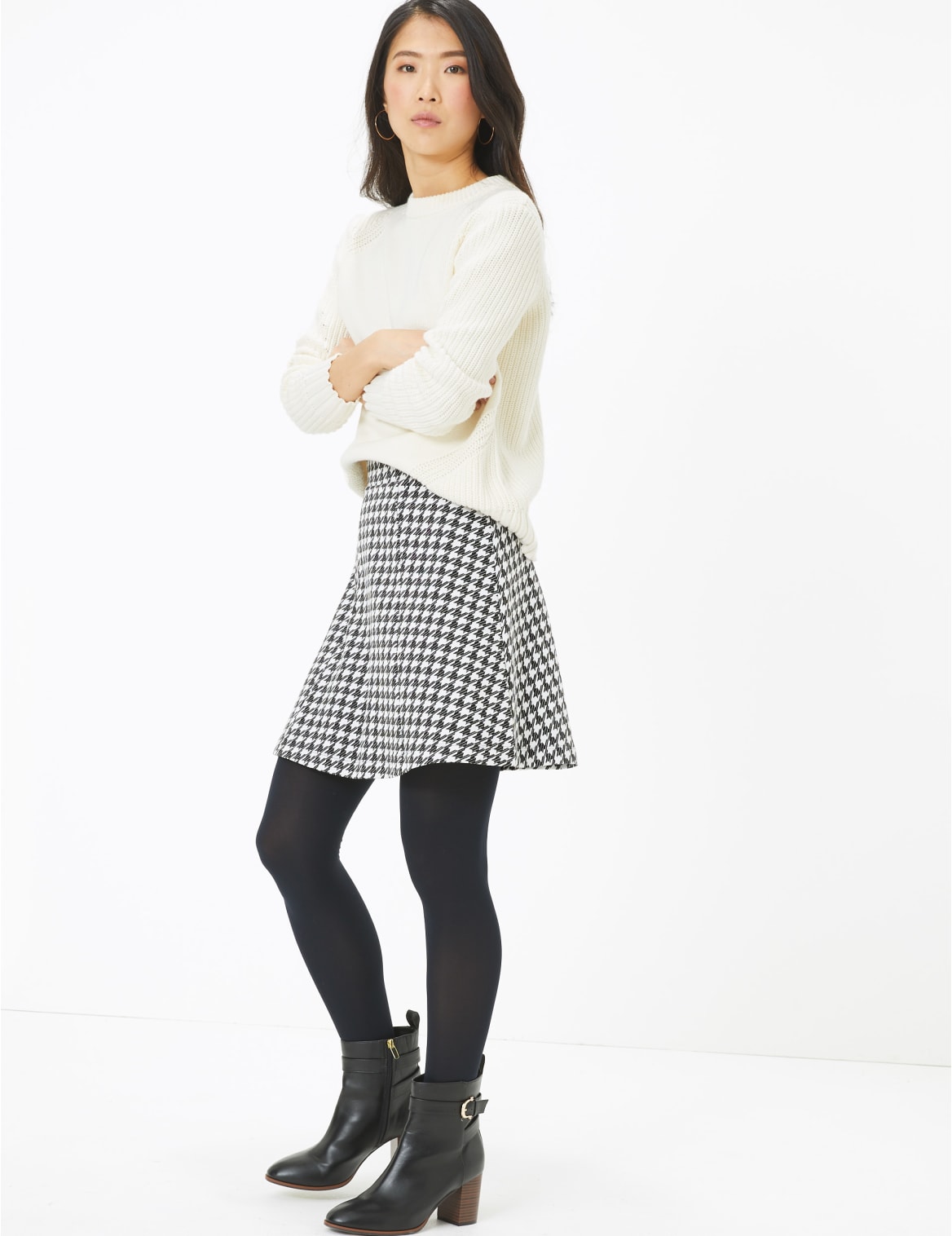 . Fiche produitTaille du mannequin:5ft 7''/170cm;Le mannequin porte la taille, UK:8;StyleForme du produit:Jupe ??vas??e;Longueur du produit:Mini;Fermeture:Taille ??lastique;Non doubl??;Tissu extensible