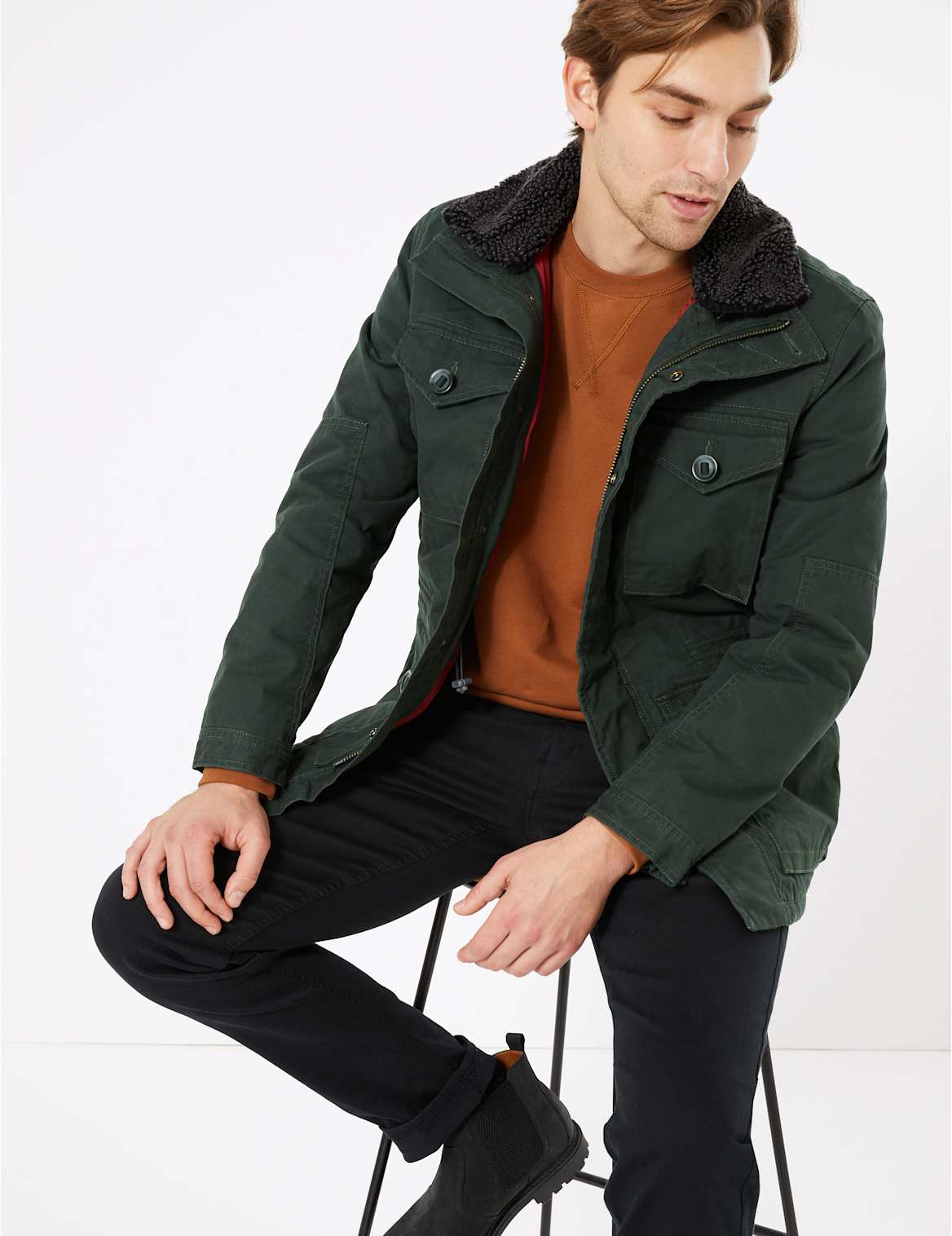 Veste en coton avec doublure imitation peau de mouton. Veste en coton avec doublure imitation peau de mouton
