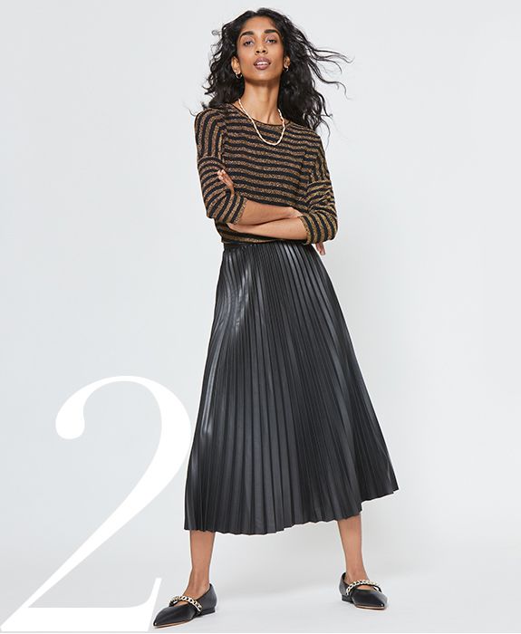How To Wear Black Pleated Skirt