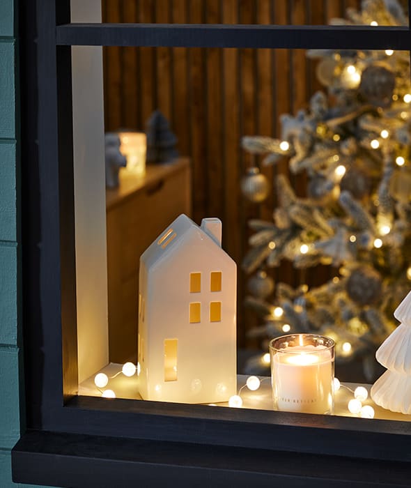 How to Hang Christmas Lights M&S