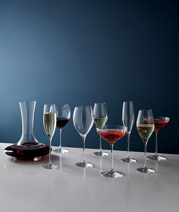 Guide to Red Wine Balloon Glasses With Features and Tips