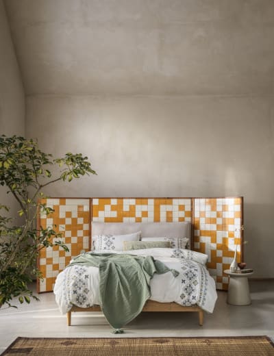 Big square store pillows for bed