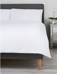 T35/4682B: Wide Stripe Waffle Bedding Set