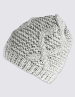 

Шапка Beanie с плетением косичкой