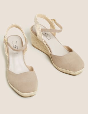 flat sandals for ladies