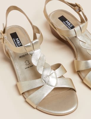 M and whre s wide fit sandals