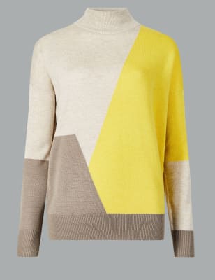 Джемпер с высоким воротом в стиле колор-блок