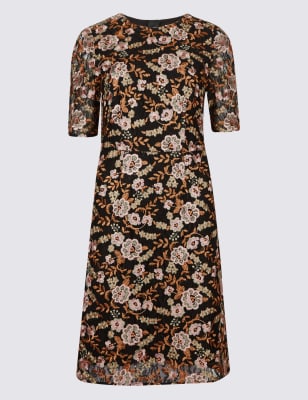 Платье-шифт с кружевной цветочной вышивкой