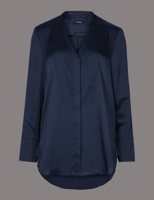 Блуза с вырезом, длинным  рукавом и  принтом