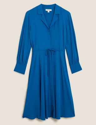 Платье-рубашка длиной миди с V-образным вырезом и поясом