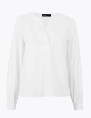 Удлиненная блузка с V-образной горловиной и плиссированными манжетами