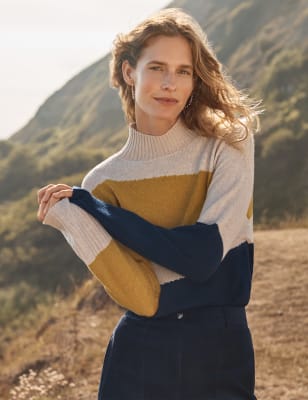 Джемпер колор-блок с высоким воротником