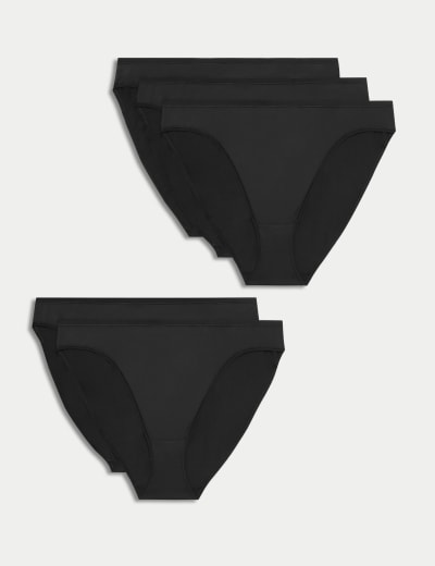 M&S high-waisted knickers that 'pull your tummy in' now only £10 in huge  shapeware sale - MyLondon