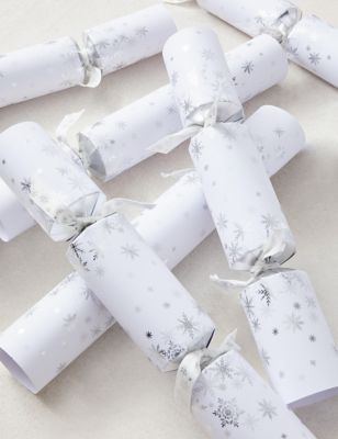 Classic Family Christmas Crackers - Pack of 8, 1 Design