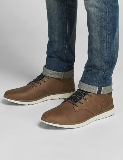 White sole discount chukka boots