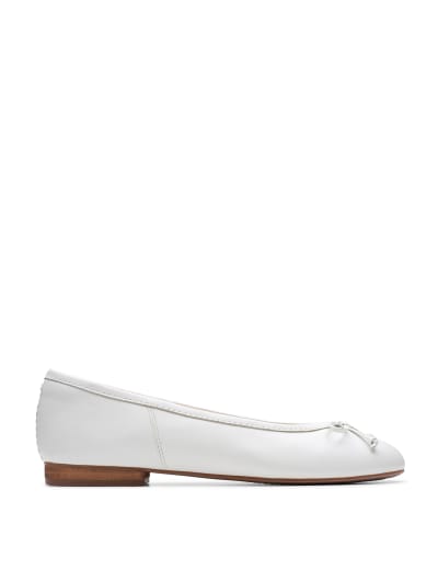 Skechers wide fit hot sale flats