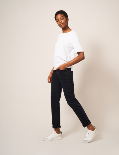 Black shirt and jeans women online