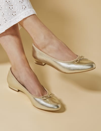 Flat court shoes deals