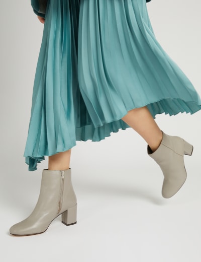 Jomaris block heel shop boots