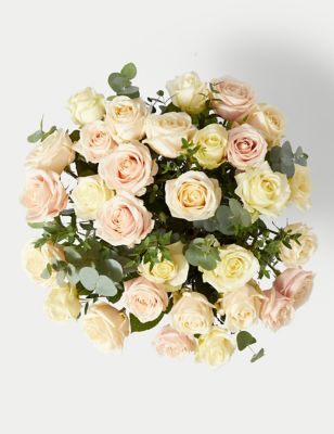 Sweetest Love Bouquet (Delivery from 9th February 2022)