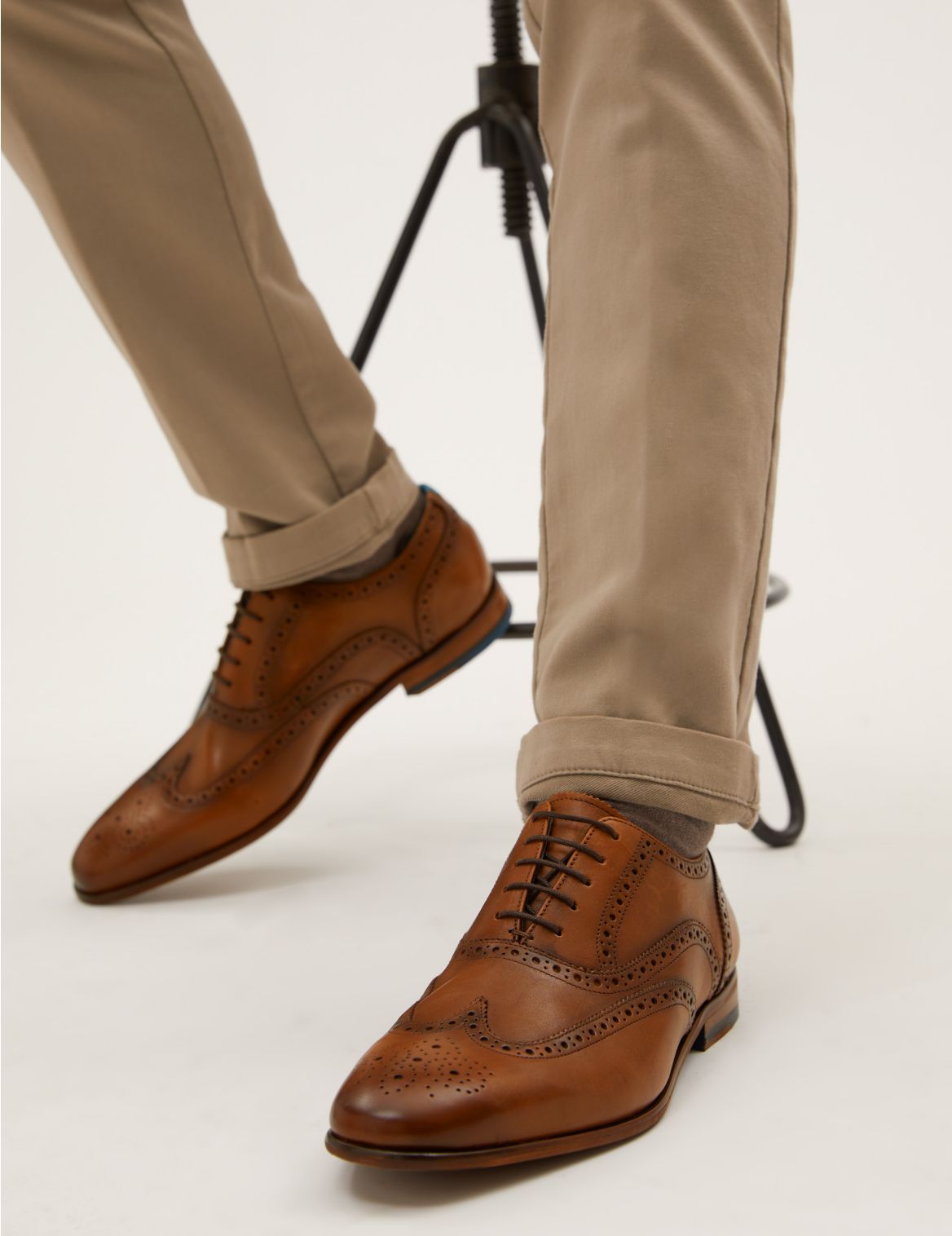 Leather Embossed Sole Brogues brown
