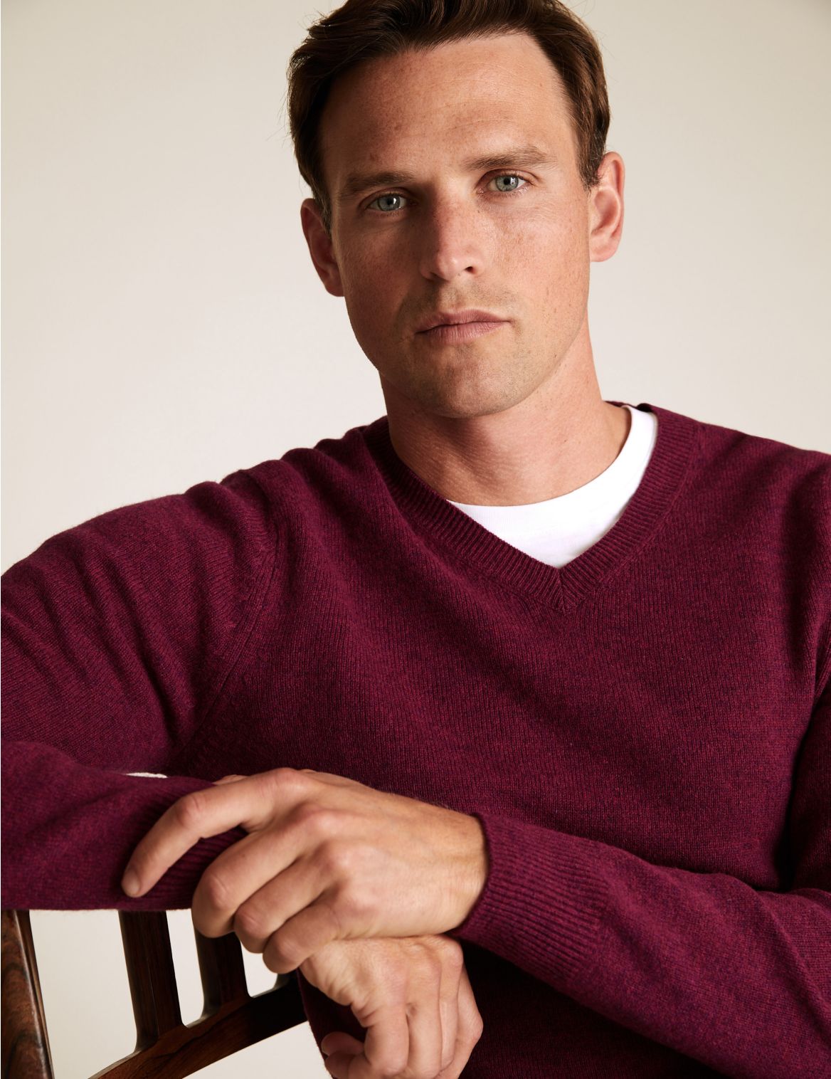 Pure Extra Fine Lambswool V-Neck Jumper pink