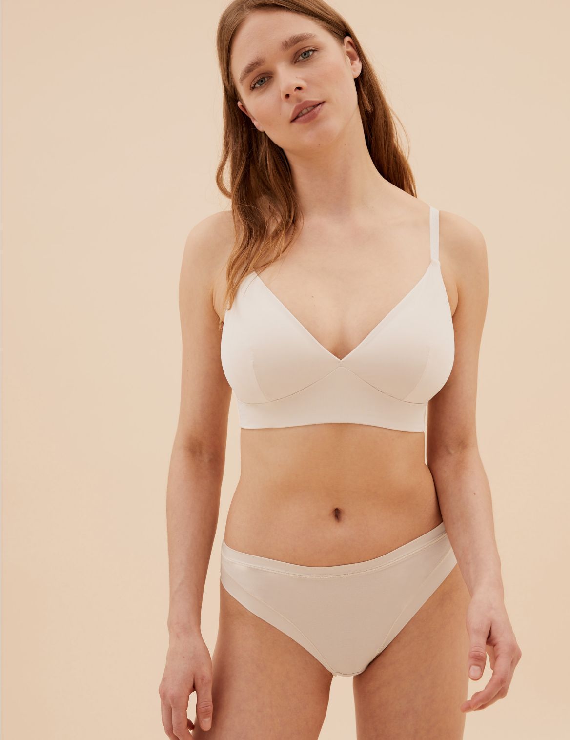 Body&trade; Smoothing Non-Wired Bralette A-E beige