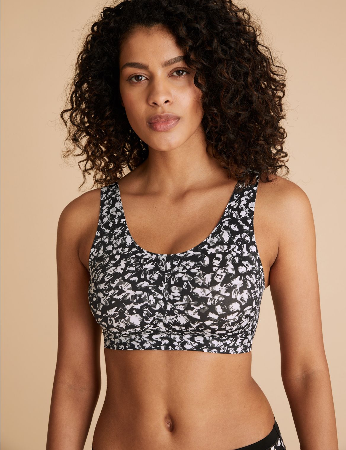 Flexifit&trade; Non-Wired Printed Crop Top black