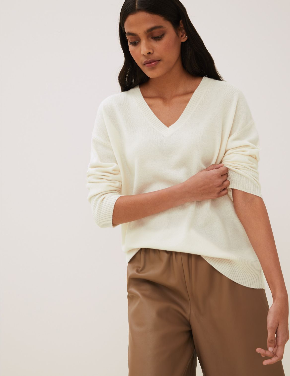 Pure Cashmere V-Neck Relaxed Jumper cream